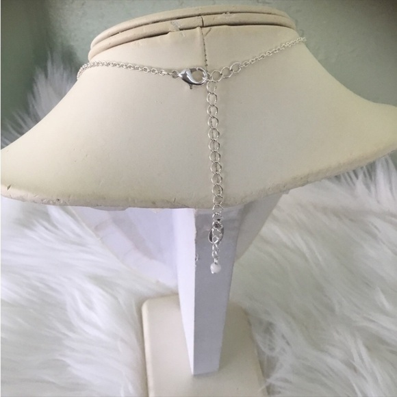 Avon Keystone Long Pendant necklace and earring set silver tone
New in … - Picture 8 of 16